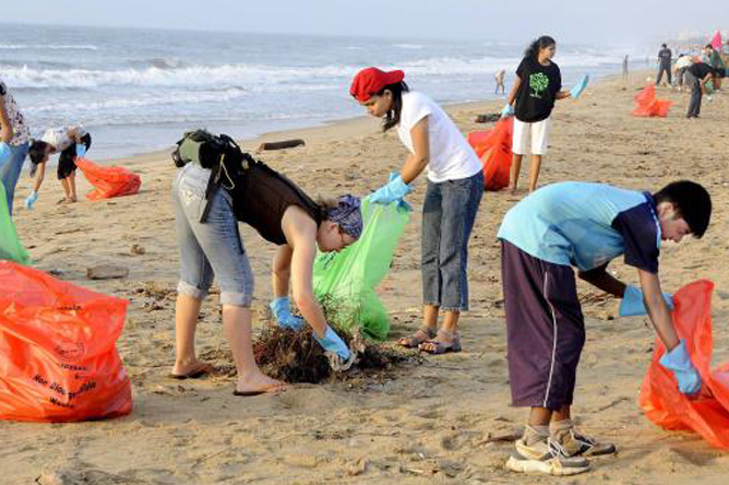 cleaning beach 2